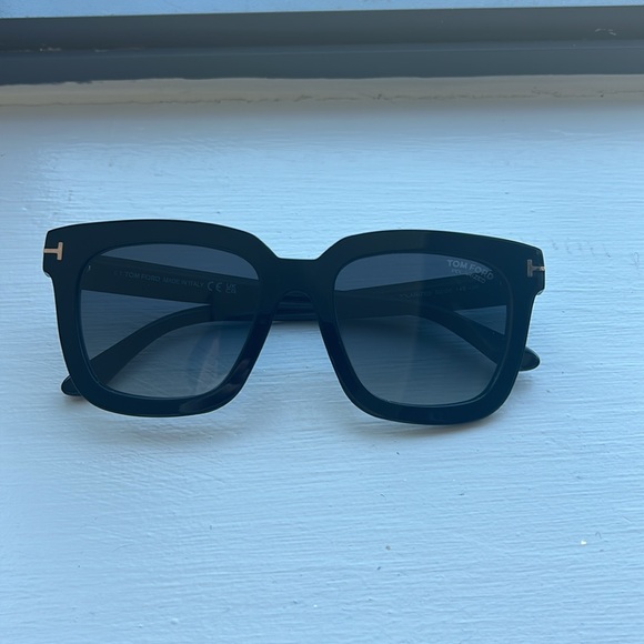 TOM FORD
Sunglasses, style 690 - Picture 4 of 10